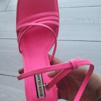 Неоново розови токчета River Island, снимка 2 - Дамски обувки на ток - 45603792