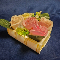 Книга със сапунени цветя подходящи за учители за края на учебната година , снимка 1 - Други услуги - 44985102