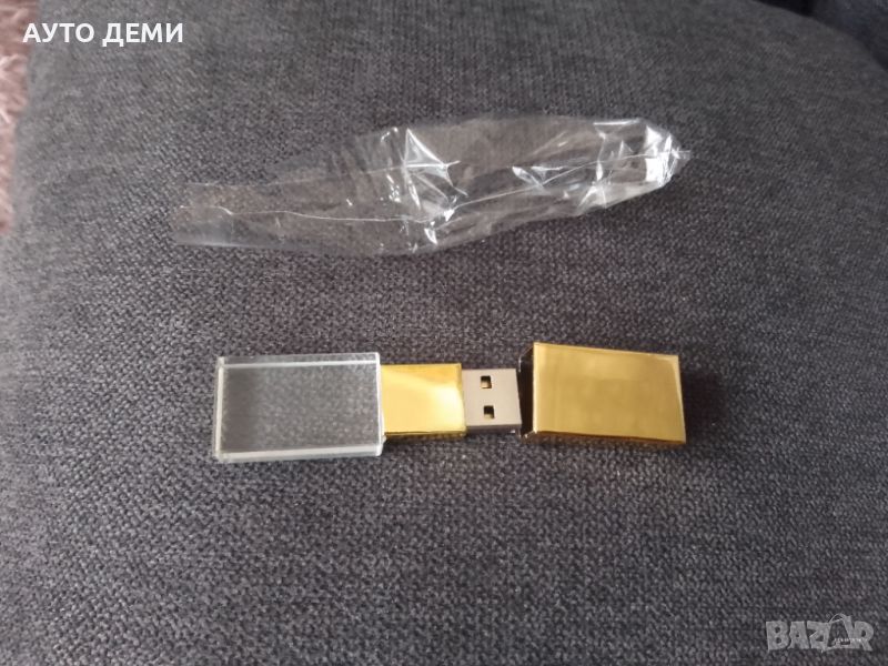 Стъклена светеща USB flash ЮСБ флаш памет 64 GB свободна памет за запис 58 GB, снимка 1