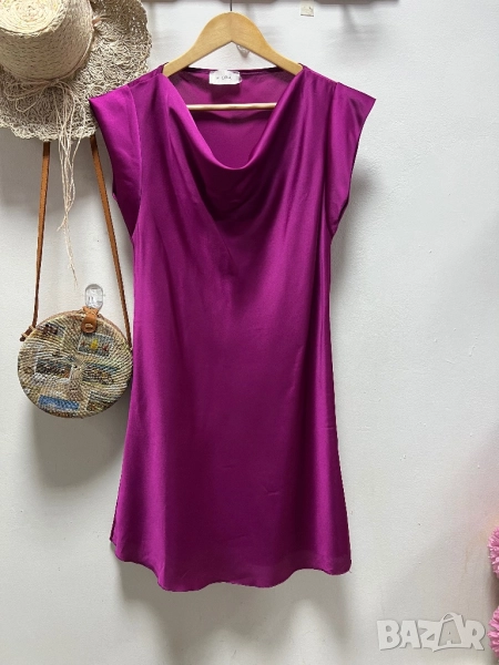 Сатенена рокля, снимка 1