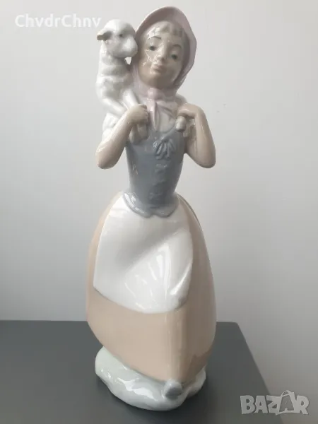 НАО ЛАДРО испанска порцеланова фигура на момиче с агне/NAO Lladro статуетка 25см, снимка 1