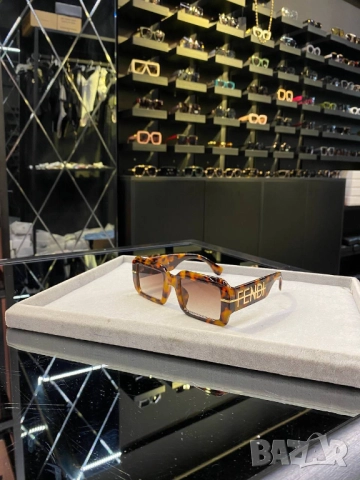 очила с черен обикновен калъф и ув защита christian dior fendi chanel, снимка 4 - Слънчеви и диоптрични очила - 51454272