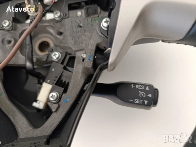 Toyota auris.corolla оригинален волан с автопилот темпомат, снимка 4 - Автомобили и джипове - 54303244