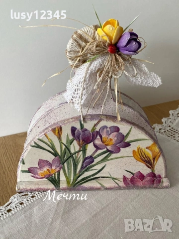 Двоен салфетник-Пролетни минзухари!💜🧡💚