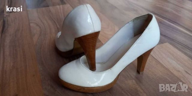 Лачени бели обувки на висок ток , снимка 1 - Дамски обувки на ток - 46245336