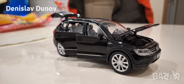 VW Tiguan 1:32 с отваряеми врати, капак, светещи фарове и стопове, снимка 14 - Коли, камиони, мотори, писти - 51210502