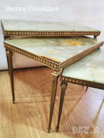 Комплект френски маси с оникс и месинг, снимка 8 - Маси - 53381165