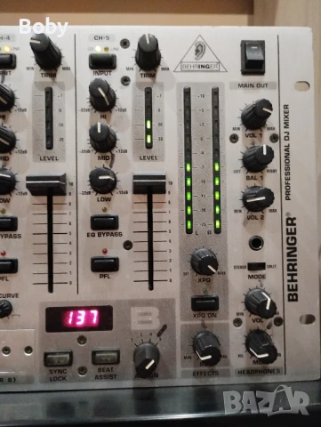 миксер Behringer VMX1000, снимка 10 - Ресийвъри, усилватели, смесителни пултове - 50911444