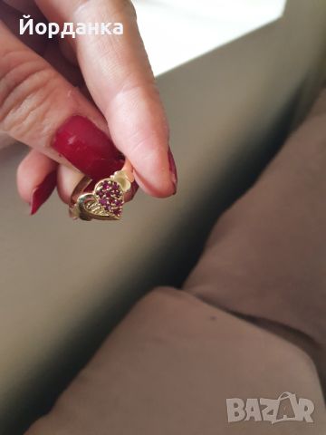 Здравейте, продавам златен пръстен тип сърце с рубин, снимка 1 - Пръстени - 45714699