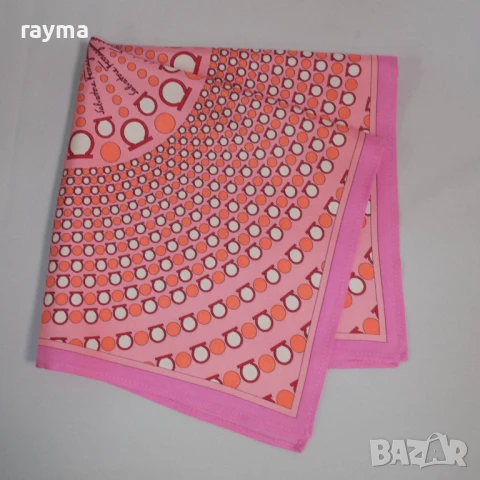 Salvatore Ferragamo розов шал естествена коприна принт Gancini, снимка 4 - Шалове - 51218795