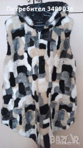 Дамски елек с качулка. Българско производство.