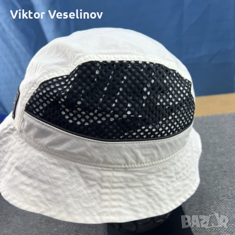 Nike Bucket Hat Size S-M Mesh White Black Swoosh Идиотка Бяля, снимка 2 - Шапки - 53891350