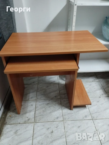 Компактно Компютърно Бюро с Издърпващ се Плот