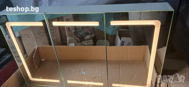 Шкаф за баня 3 отделения LED осветление ПРЕОЦЕНЕН счупено стъкло, снимка 2 - Шкафове - 53600701