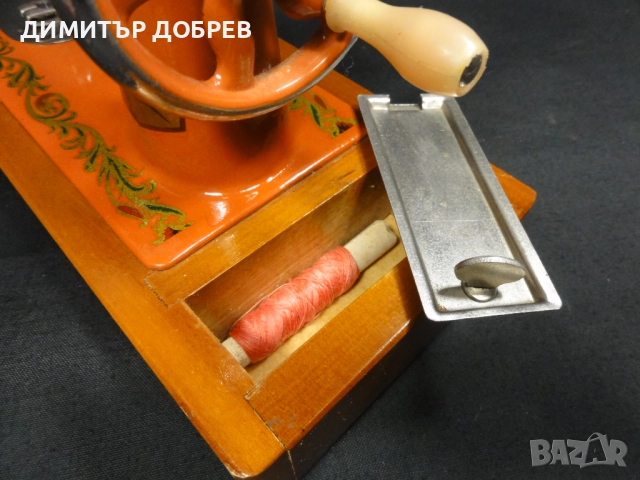 СТАРА РЕТРО СОЦ СССР МЕХАНИЧНА ИГРАЧКА ШЕВНА МАШИНА, снимка 7 - Антикварни и старинни предмети - 51583627