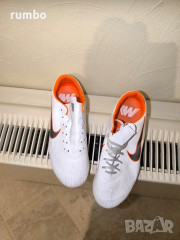 Продавам футболни обувки Nike 