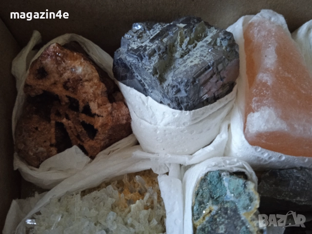 Sale, Кутия с минерали от България,естествени кристали и камъни, за колекционери геолози любители, , снимка 4 - Колекции - 51854624