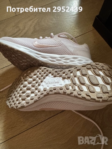Дамски маратонки Nike Revolution 6 , снимка 3 - Маратонки - 52442372