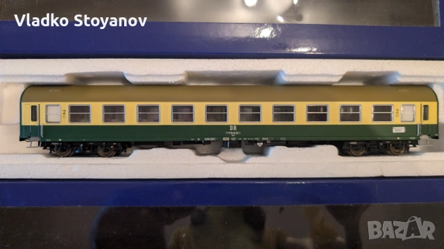 Два броя вагони на DR от Roco 1/87, снимка 4 - Колекции - 53637812