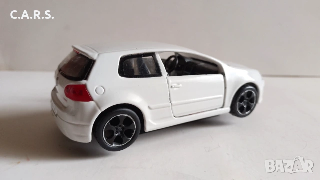 Volkswagen Golf GTI Bburago - Мащаб 1:32, снимка 5 - Колекции - 53465738