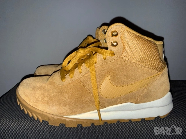 Nike Hoodland Suede, снимка 3 - Маратонки - 54061528