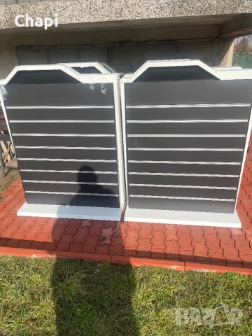 Продавам Стелажи и щандове!