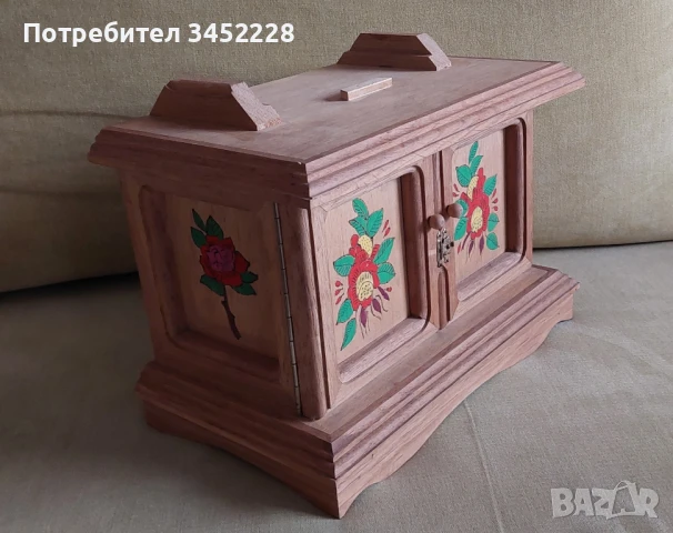 шкафче дървено масив за ценители отлично , снимка 2 - Шкафове - 50715954