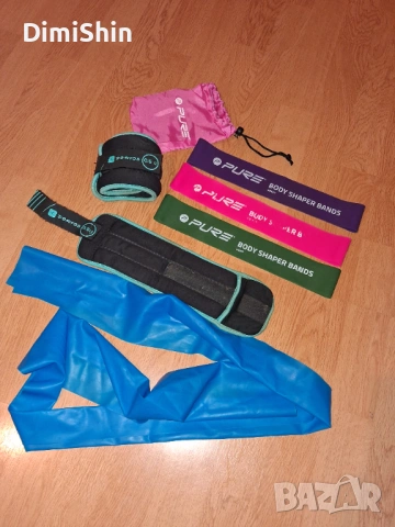 2х 0.5кг. тежести, 3 мини ластика и 1 лента