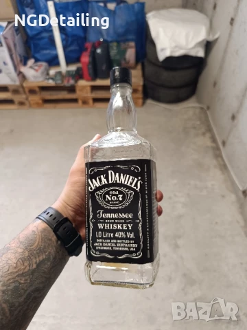 Празни бутилки от Джак Даниелс 