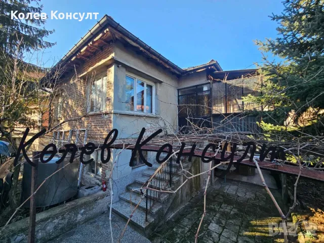 Продавам самостоятелна къща в град Хасково, снимка 1 - Къщи - 49107956