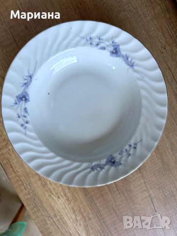 Сервиз за хранене или поотделно чинии,със златен кант и нежни светло сини цветчета, снимка 3 - Сервизи - 45253597
