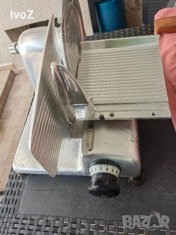 Продавам професионална кухненска машина за рязане, снимка 5 - Други - 51874941