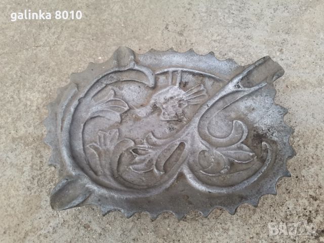 Стар алуминиев пепелник, снимка 1 - Антикварни и старинни предмети - 45512232