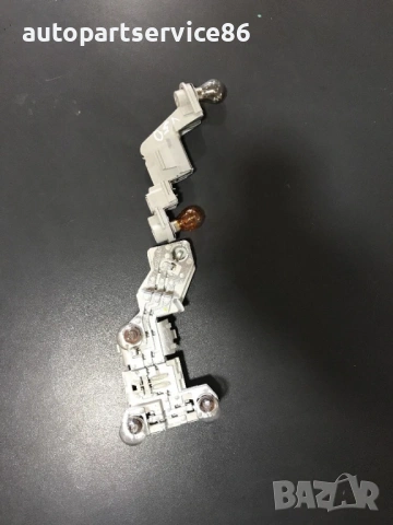 Заден ляв комплект гнезда за страничен стоп за Volvo V50 2.0D (2003-2008) 30698919