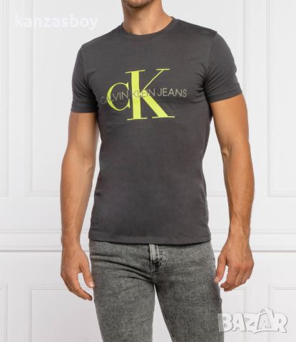 Calvin Klein - страхотна мъжка тениска С