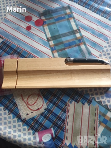 малка дъска за мезета и нож