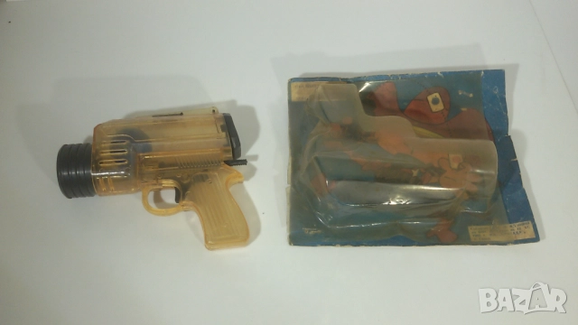 Ретро играчка пистолет с топче с пружина
