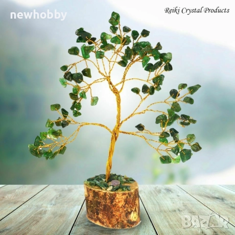 Дърво с естествени камъни