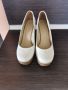 Бели обувки, снимка 1 - Дамски обувки на ток - 45864501