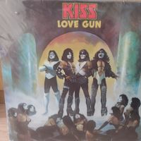Kiss – Love Gun  Love Gun от Kiss, снимка 1 - Грамофонни плочи - 45094813