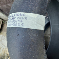 Задна гума слик за мотор bridgestone battlax 200/65/17, снимка 3 - Гуми и джанти - 45023524