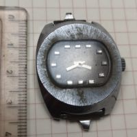 Дамски ръчен часовник Луч - за части, снимка 1 - Антикварни и старинни предмети - 45427185