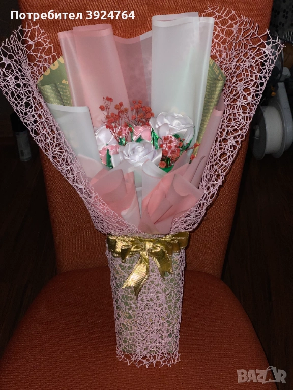Луксозен букет със сатенени рози, снимка 1