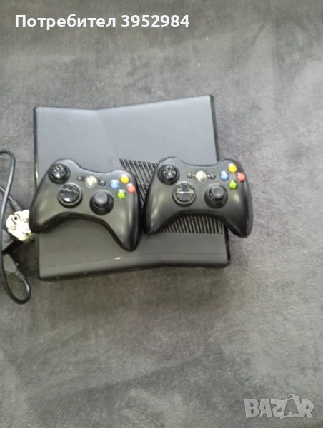 Продавам Xbox 360 с 2 джойстика и 33 , снимка 1