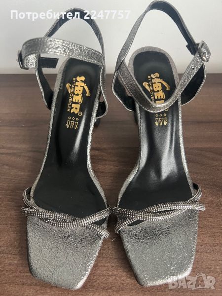 Нови сребристи сандали размер 37, снимка 1
