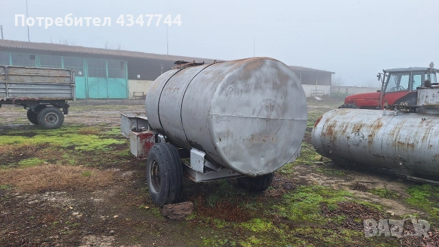 Три броя цистерни за вода 