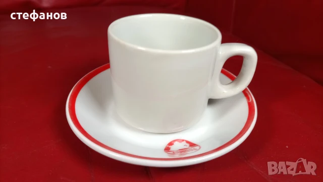 Порцеланов комплект за кафе, 6 чинийки и 6 чаши, балкан турист, балкантурист, червена щампа, снимка 4 - Антикварни и старинни предмети - 50869442