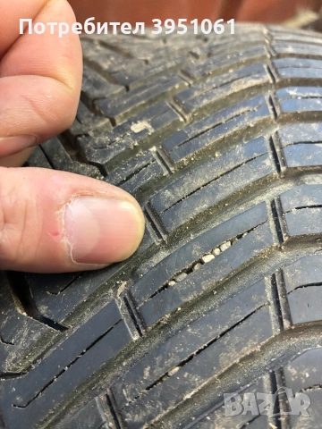 Всесезонни гуми CONTINENTAL 235/40/19, снимка 8 - Гуми и джанти - 53042506
