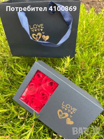 Красив нежен гердан в красива черна кутия с вечни червени рози , снимка 2 - Колиета, медальони, синджири - 45783264