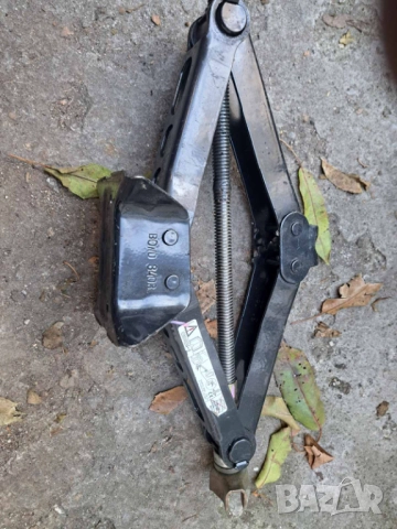 Крик с ключ за пежо 3008, снимка 2 - Аксесоари и консумативи - 52471455